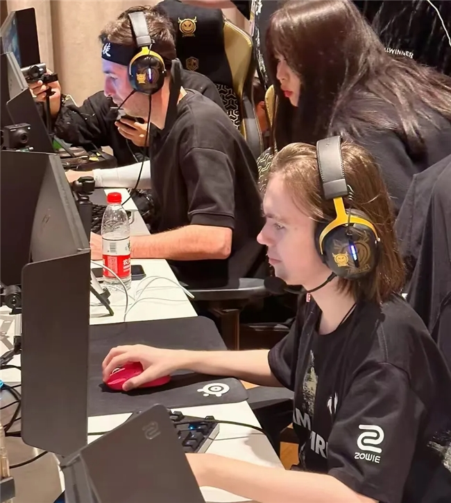 英雄联盟比赛：2020S10全球总决赛即将到来，LGD时隔五年再向顶峰发起挑战！