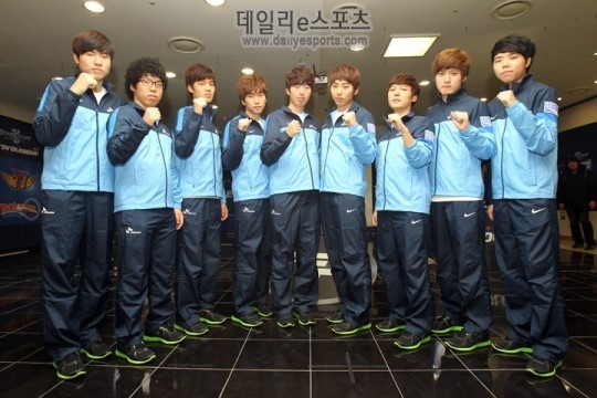 WBG赛后群访 TheShy：比赛中Weiwei都会让我小心对面Gank